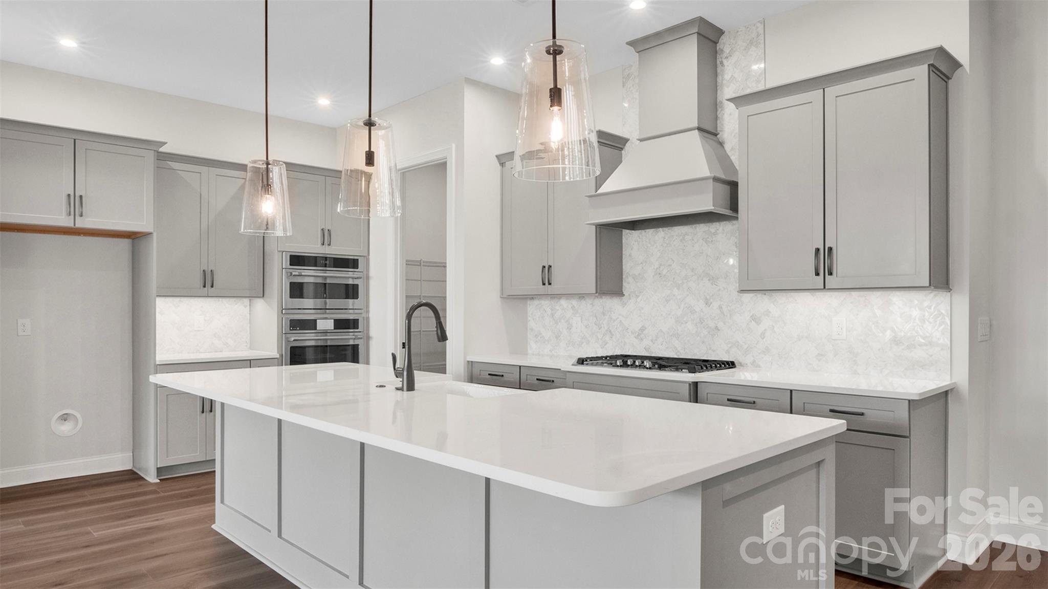 3026 Brush Creek