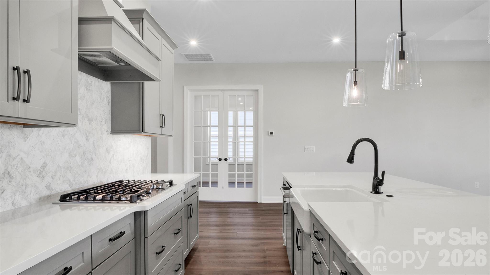 3026 Brush Creek