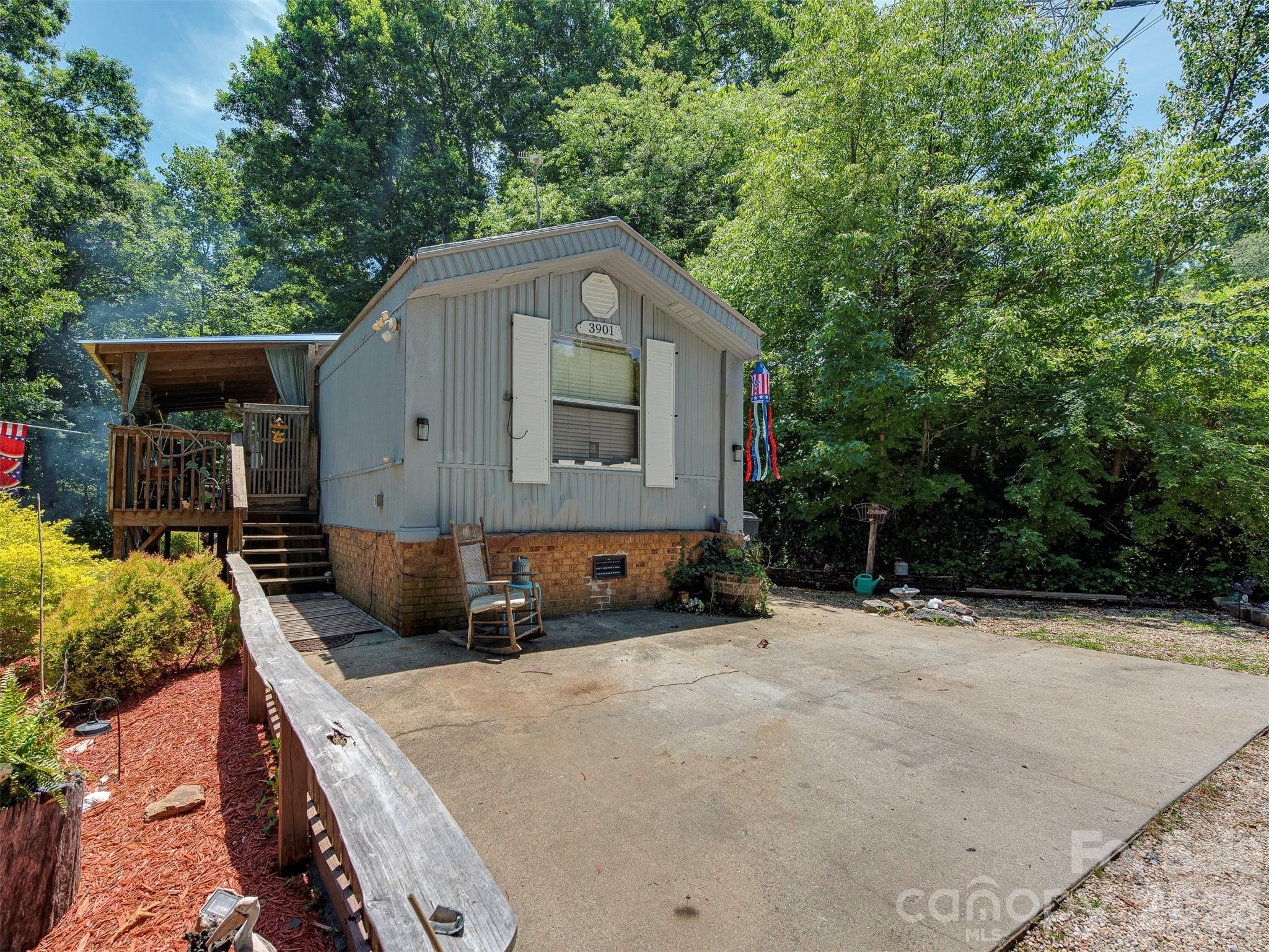 3901 Hickory Highway