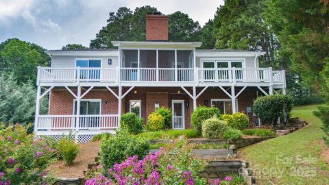 2494 Cherry Lane Denver NC 28037