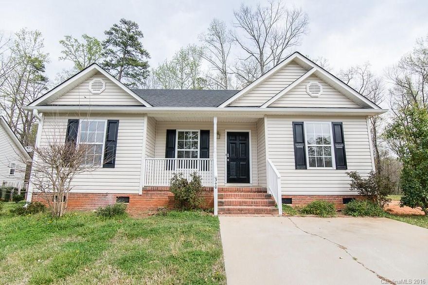 *RENOVATED*! New flooring throughout. MOVE IN READY! Deck for entertaining. Yard backs to tree buffer. USDA eligible
*Showings to begin Monday, March 28th*