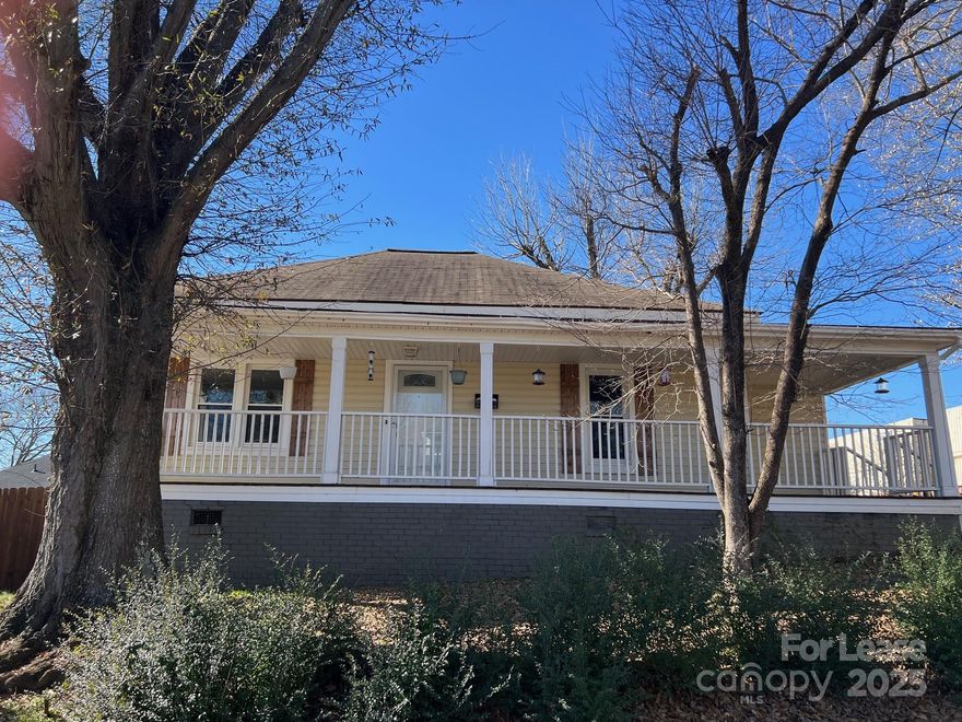 Beautiful Updated 2 Bedroom home located in "Old Town Cramerton" one block from Waterside Park-South Fork river & Goat Island-Fishing-boating-fishing, Dog park & walking trails. Roomy 2 bedroom home with covered front porch and large fenced in backyard, (Yard service included) Ready to move in!