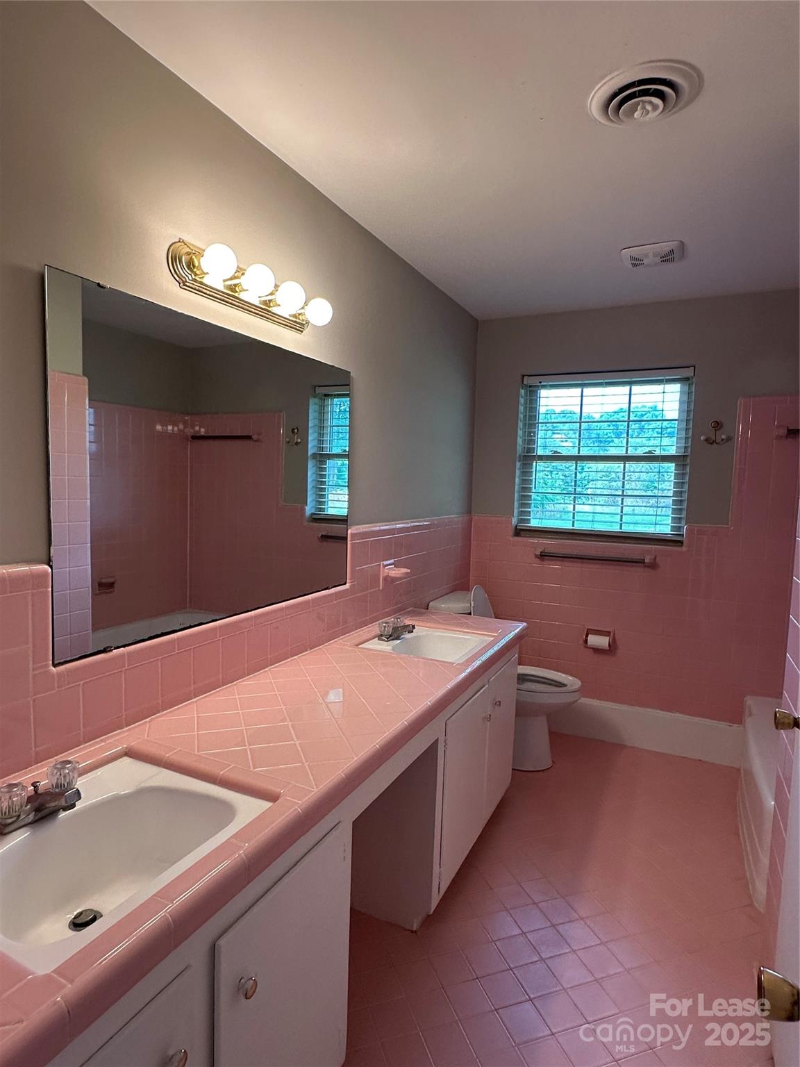 Oakdale Forest - Residential Lease