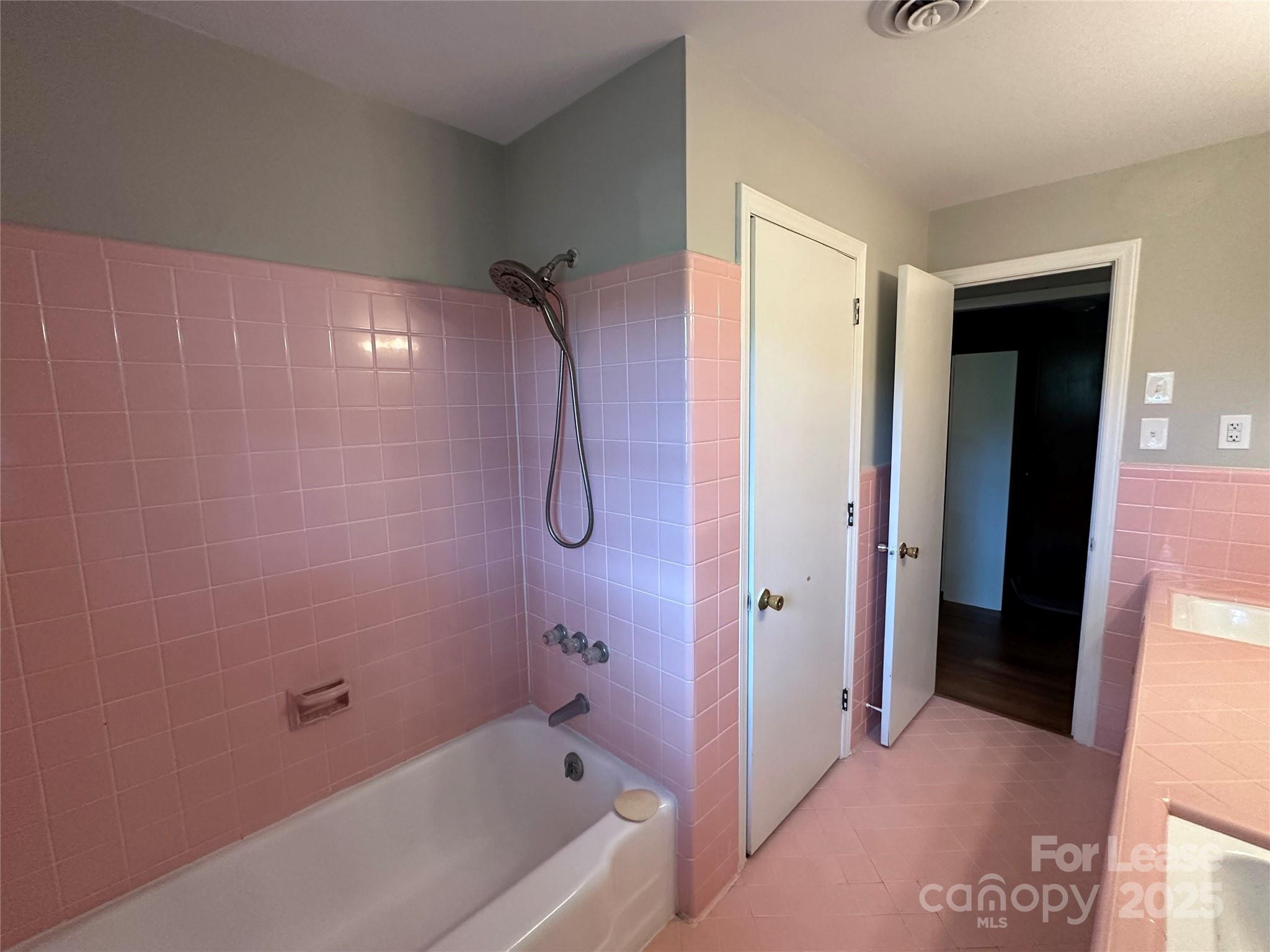 Oakdale Forest - Residential Lease