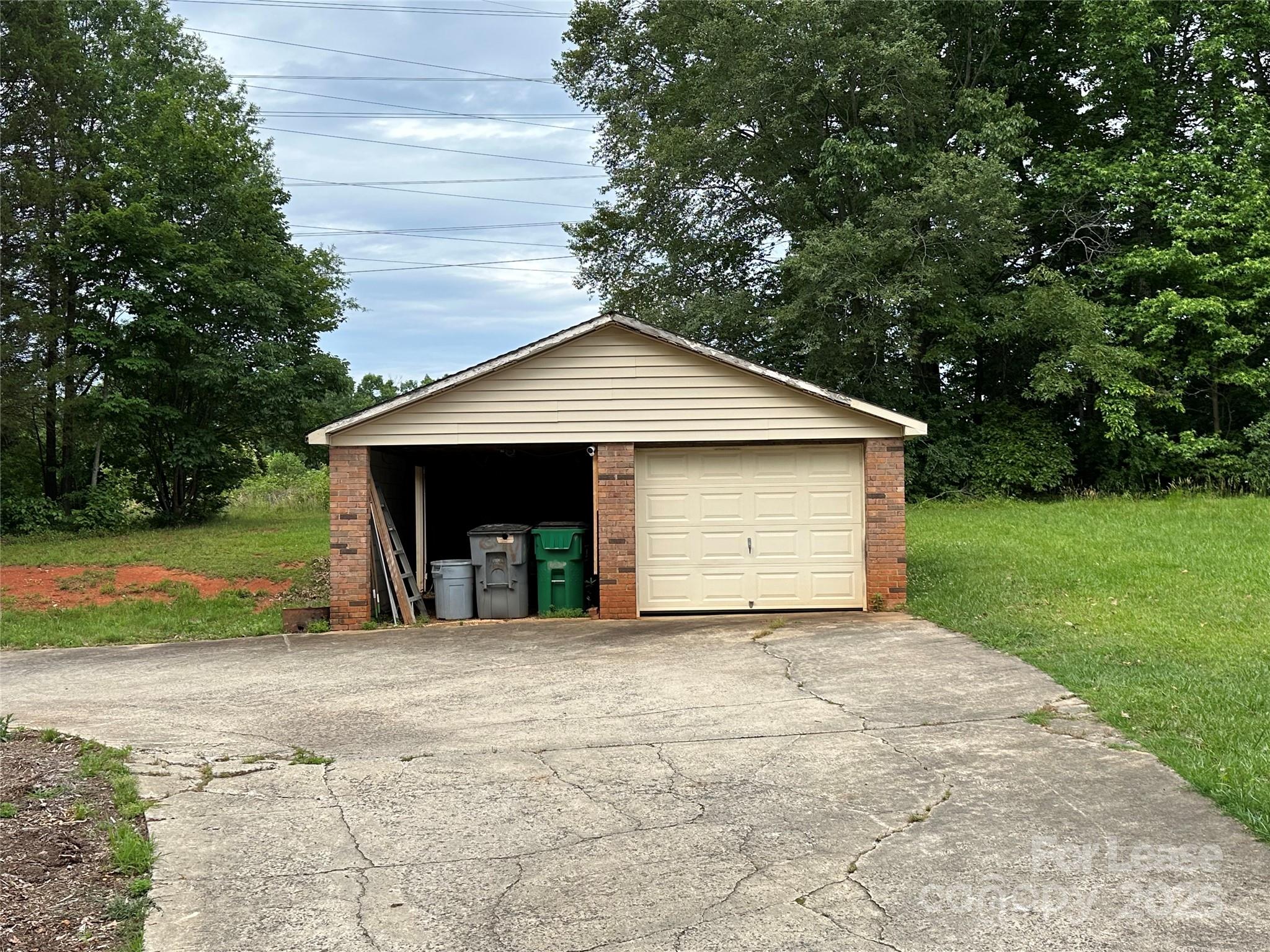 Oakdale Forest - Residential Lease