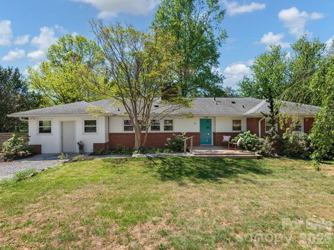 Photo of 8 Fernlawn Road, Asheville, NC 28805 (MLS # 4356486)