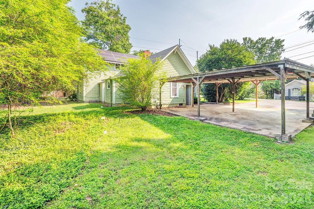 648 Lakeshore Drive