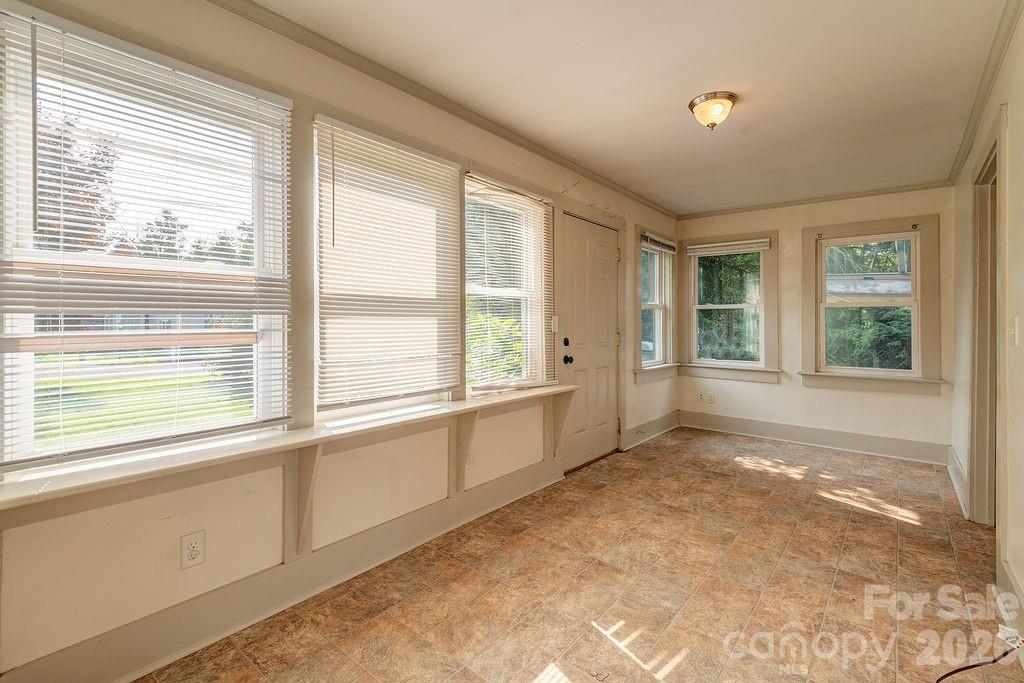 648 Lakeshore Drive