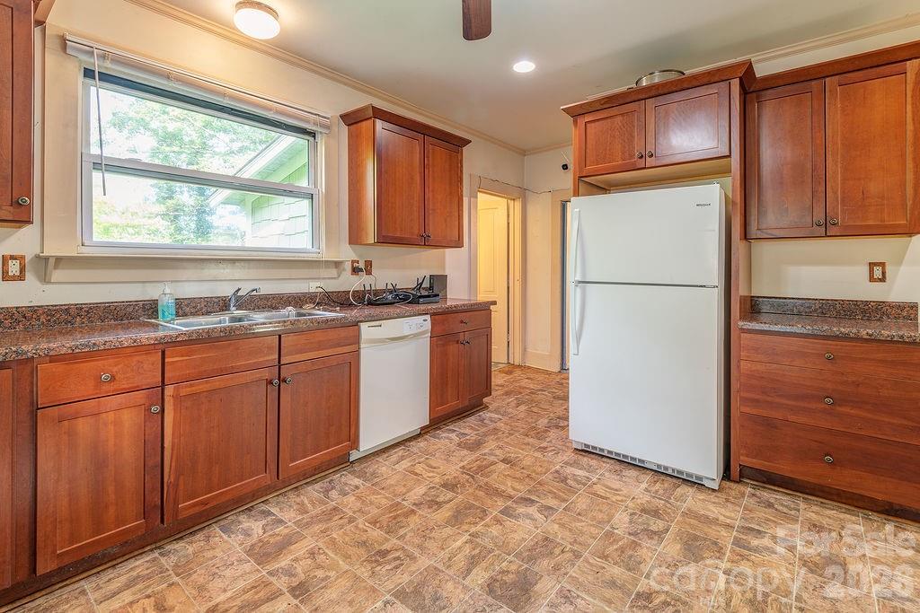 648 Lakeshore Drive