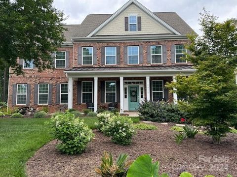 Single Family Residence in Matthews NC 2419 Hamlet Court.jpg