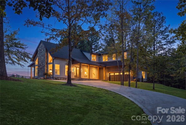 2303 PADDOCK CIR, MORGANTON, NC 28655 - Image 2731b6b4caba5a43d7affbaffee05d85/1525455207