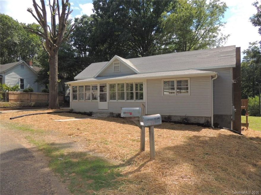 Waterfront property, completely remodeled.  Enter through the screen in porch perfect for those warm summer nights into the open floor plan living and dinning.  Master bedroom on opposite side of home.  Kitchen feature matching appliance and direct view to family room.  Tons of Space! Basement features finished apartment or mothering law suit including kitchen, living room, dining space, bedroom, and bath.  This home has access to the Catawba River from the backyard.  A must see!