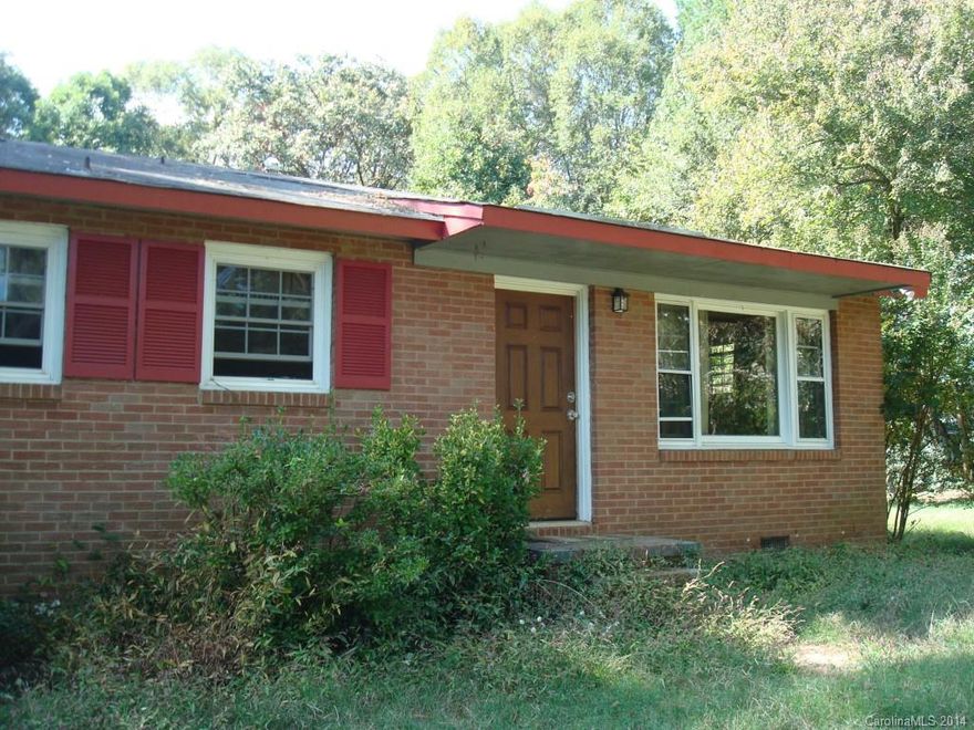 If you looking for peace and quiet this is the location; You'll hear the wind in the pines. Nice little ranch floorplan on 1 acre at end of road.  Minutes to brand new Doby's Bridge Elem School.