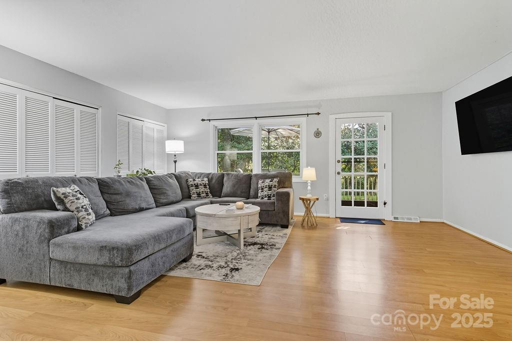 2 Fernbrook Place