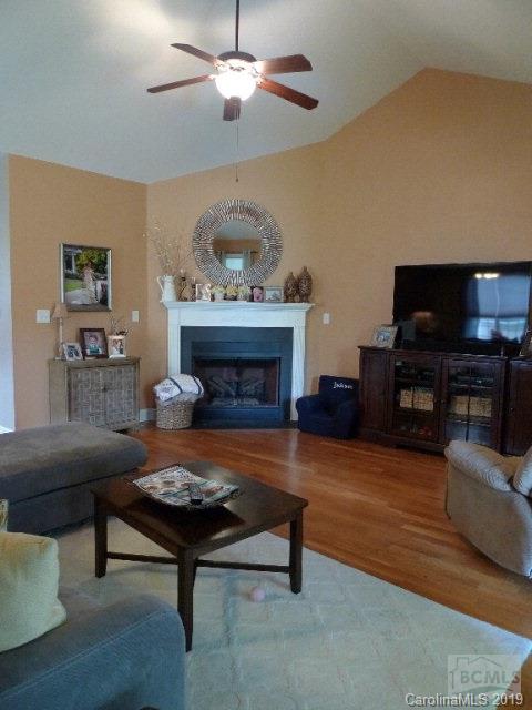 Henry's Glen - Residential