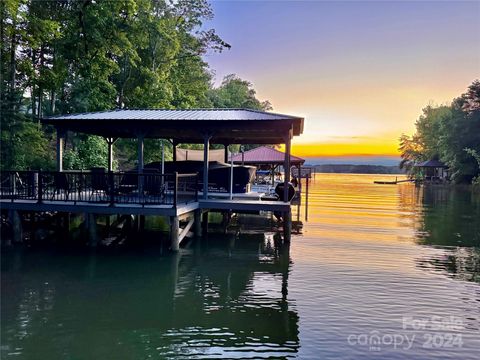 Photo of 16403 Cozy Cove Road, Charlotte, NC 28278 (MLS # 4132902)