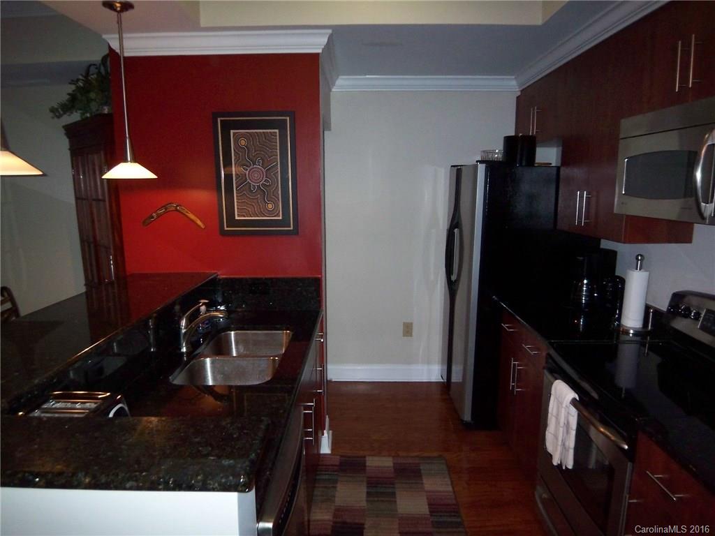 Fifth And Poplar - Residential Lease