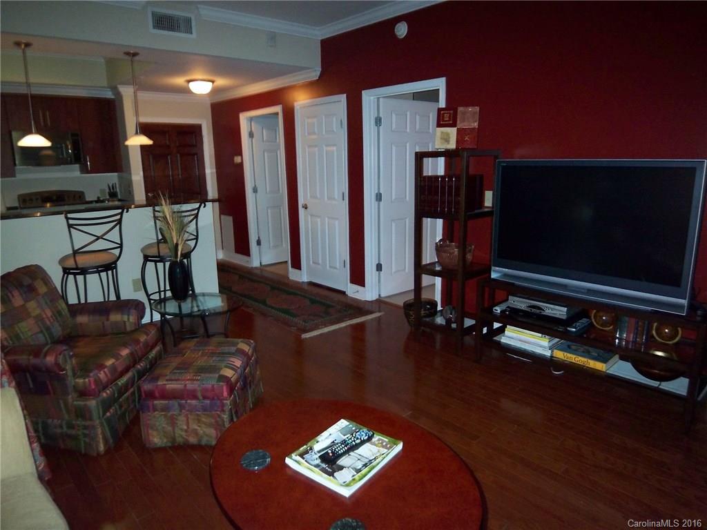 Fifth And Poplar - Residential Lease