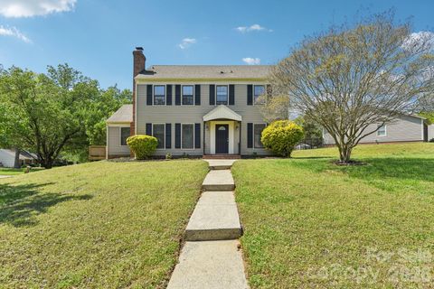 Photo of 11140 Painted Tree Road, Charlotte, NC 28226 (MLS # 4362974)