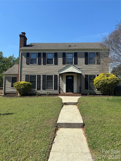 Photo of 11140 Painted Tree Road, Charlotte, NC 28226 (MLS # 4362974)