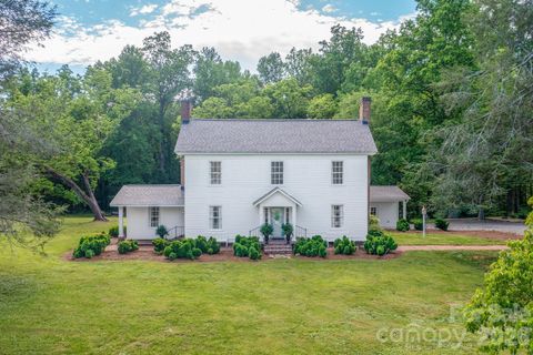 Photo of 1567 Jennings Road, Statesville, NC 28625 (MLS # 4362477)