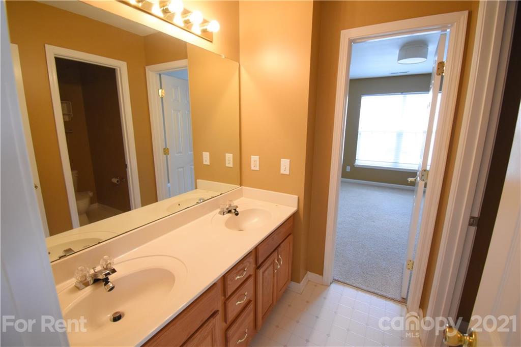 Hunter Oaks - Residential Lease