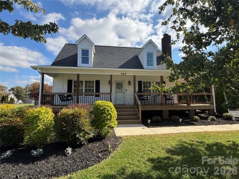Photo of 122 Summey Barker Drive, Dallas, NC 28034 (MLS # 4429112)