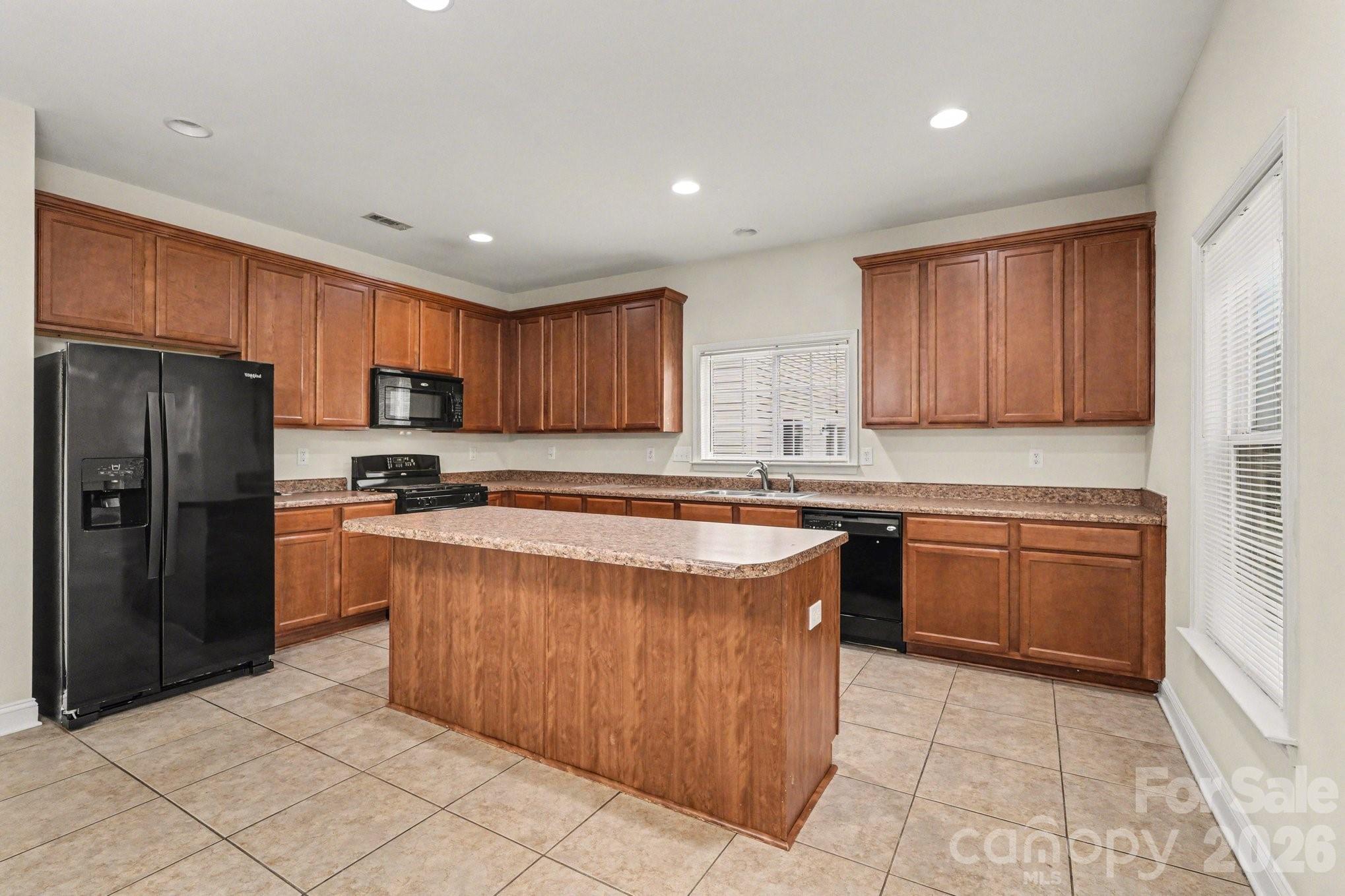 10926 Kinnairds Street