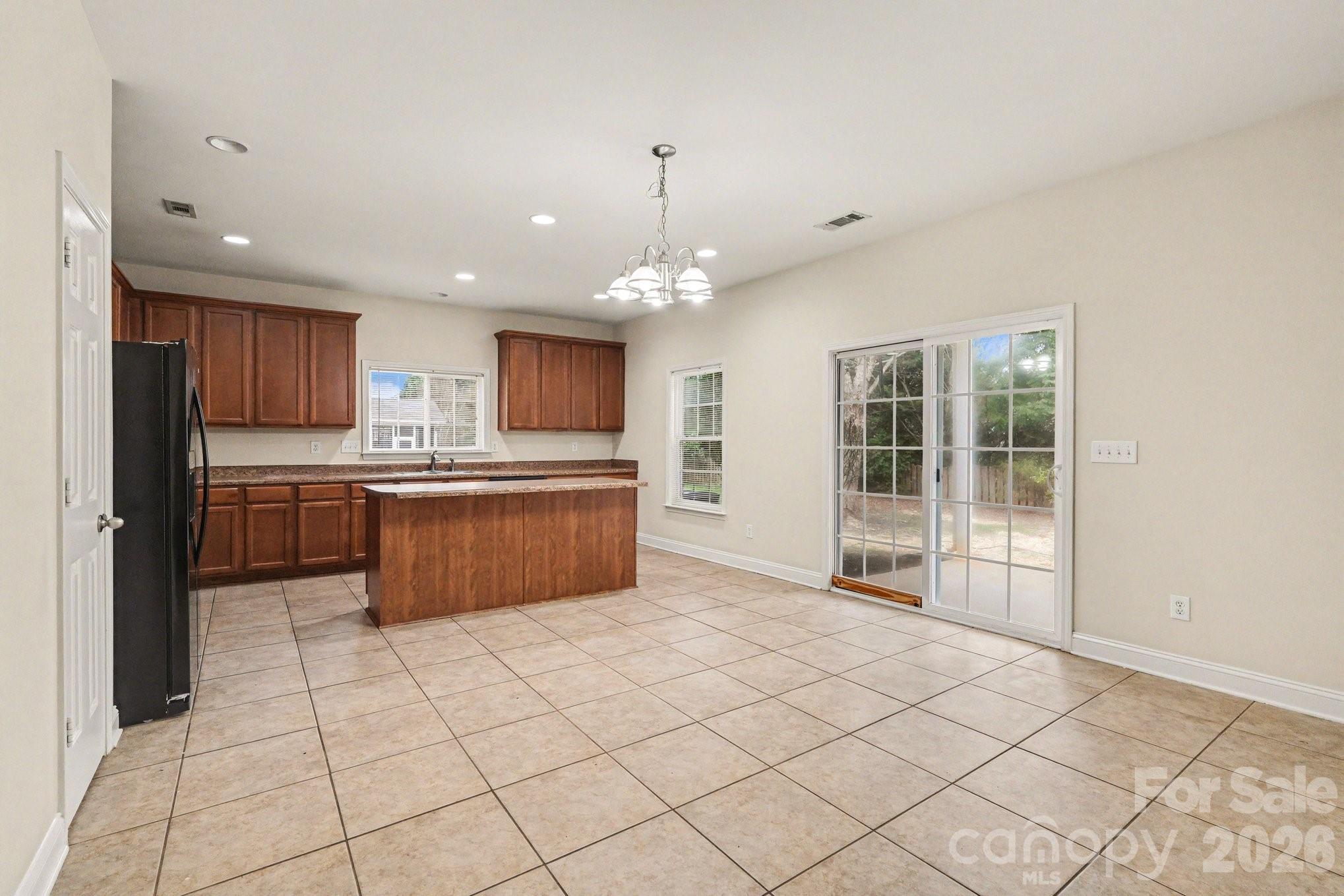 10926 Kinnairds Street