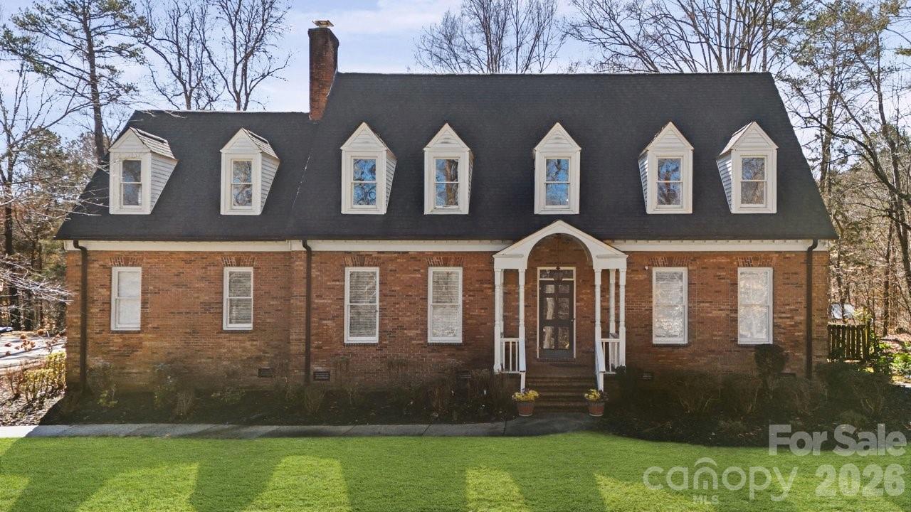 25 Blenheim Court NE