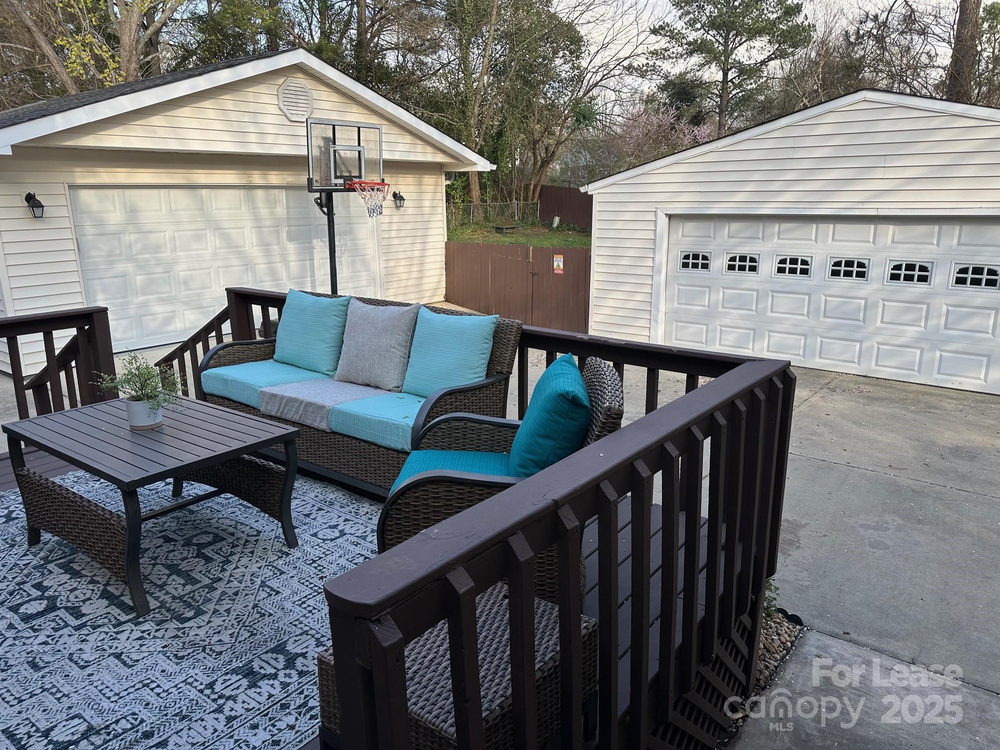 Charlotte, North Carolina 28226, United States, 4 Bedrooms Bedrooms, ,2 BathroomsBathrooms,Residential,Active,92674