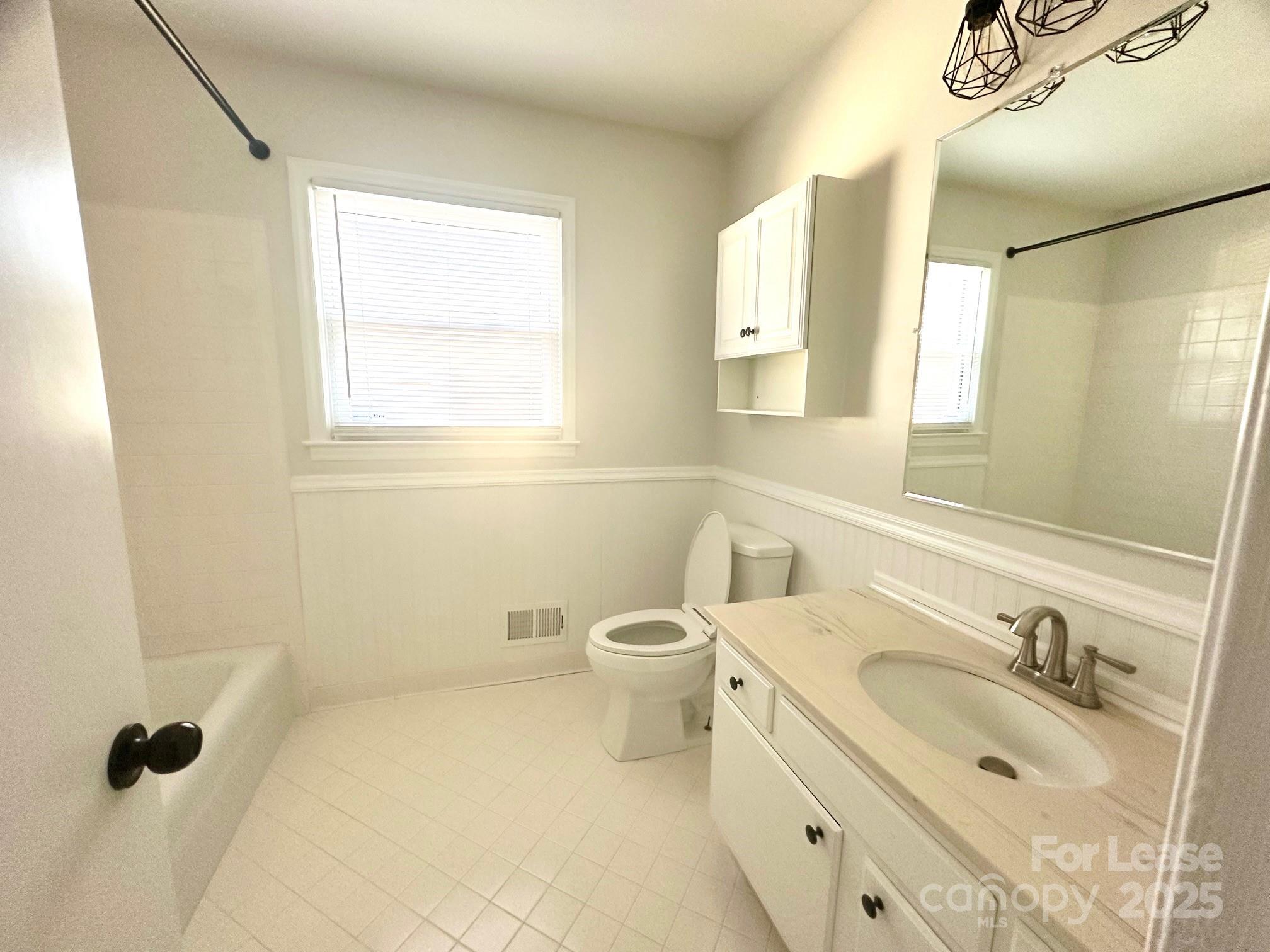 Charlotte, North Carolina 28226, United States, 4 Bedrooms Bedrooms, ,2 BathroomsBathrooms,Residential,Active,92674