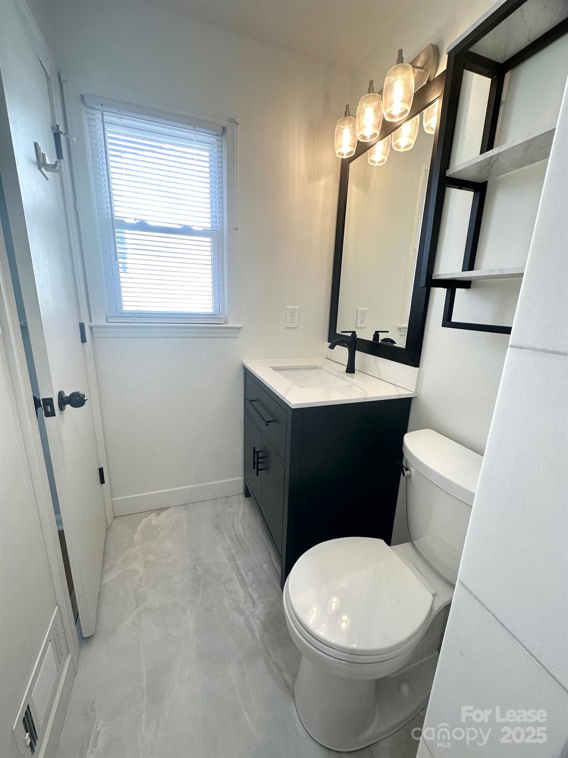 Charlotte, North Carolina 28226, United States, 4 Bedrooms Bedrooms, ,2 BathroomsBathrooms,Residential,Active,92674