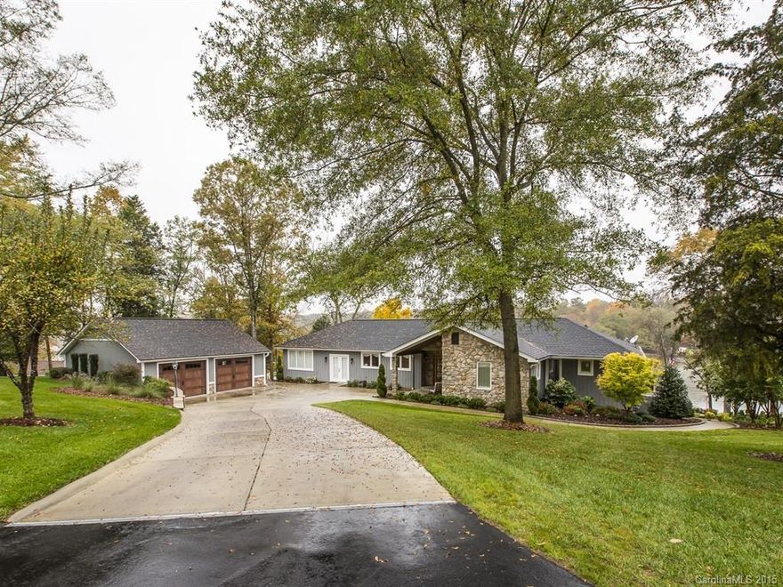 Gorgeous 3056 heated sq feet home on 1.19 ac waterfront lot. Private boat dock & boat house. Beautiful landscaping. Covered patio & gas fire pit. Exquisite masonry. Wood floors. Vaulted beam ceilings. Elegant lighting. Chef’s kitchen. Granite countertops. Stainless steel appliances. Wine storage & wet bar. Finished basement. Expansive covered deck. Detached 4-car garage.