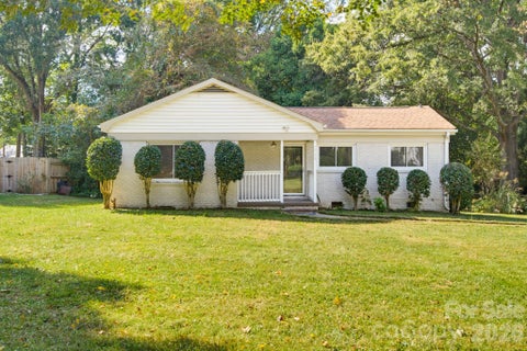 Photo of 1733 Merry Oaks Road, Charlotte, NC 28205 (MLS # 4426385)