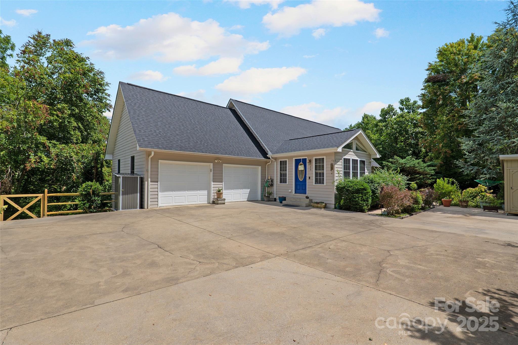 15 Willow Knolls Drive