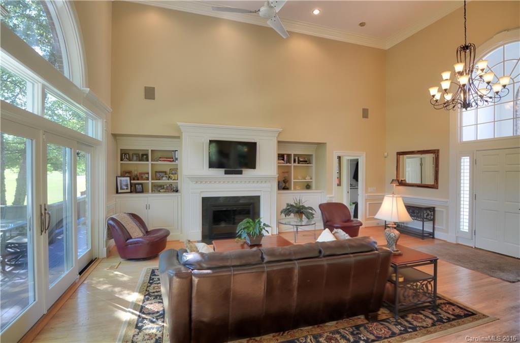 The Peninsula - Residential