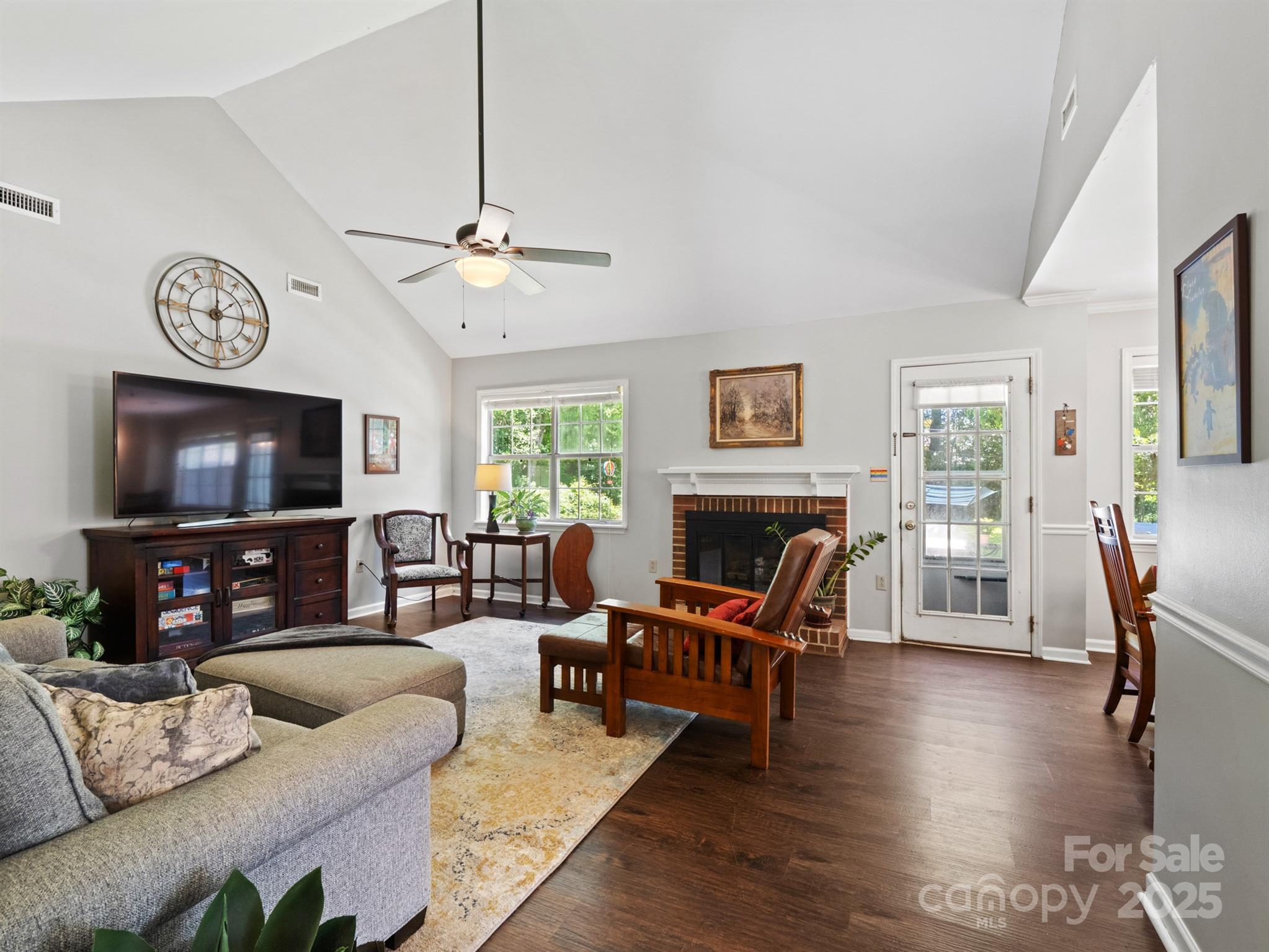 1506 Crestdale Road