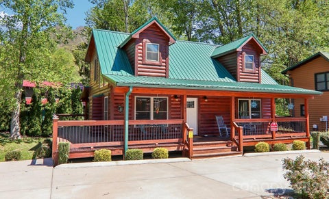 Photo of 589 Panoramic Loop, Maggie Valley, NC 28751 (MLS # 4431098)