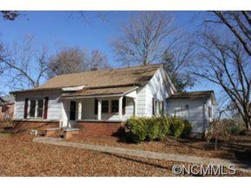 This is a Fannie Mae HomePath property. This property is approved for HomePath Renovation Mortgage Financing. Cute 1 story house with large living & kitchen areas. Enclosed sun porch with lots of windows. Private master suite. Large yard with outbuilding and ample room for a garden or could easily be fenced for a pet. Home needs work; lots of potential at a terrific price! Buyer/buyer's agent to verify info.
