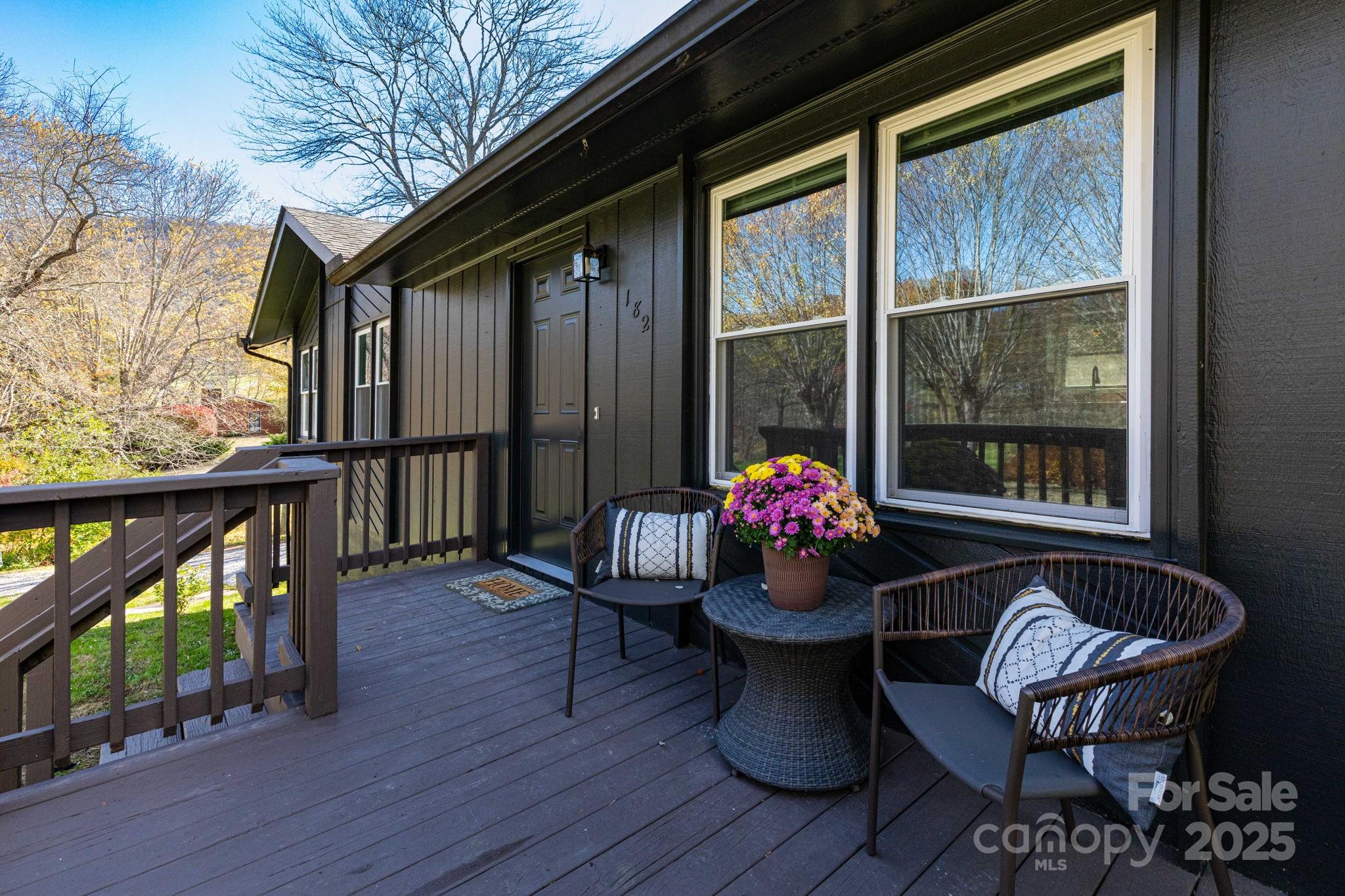 182 Dock Ratcliffe Road