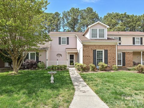 Photo of 6816 Copernicus Circle, Charlotte, NC 28226 (MLS # 4363913)