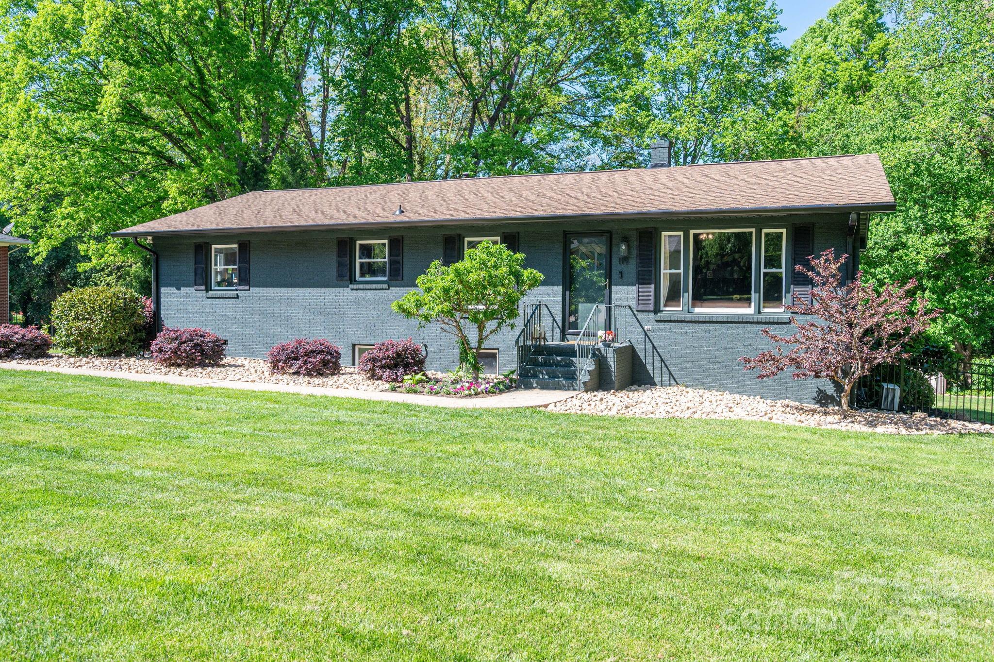 Davidson, North Carolina 28036, United States, 5 Bedrooms Bedrooms, ,3 BathroomsBathrooms,Residential,Active,112423