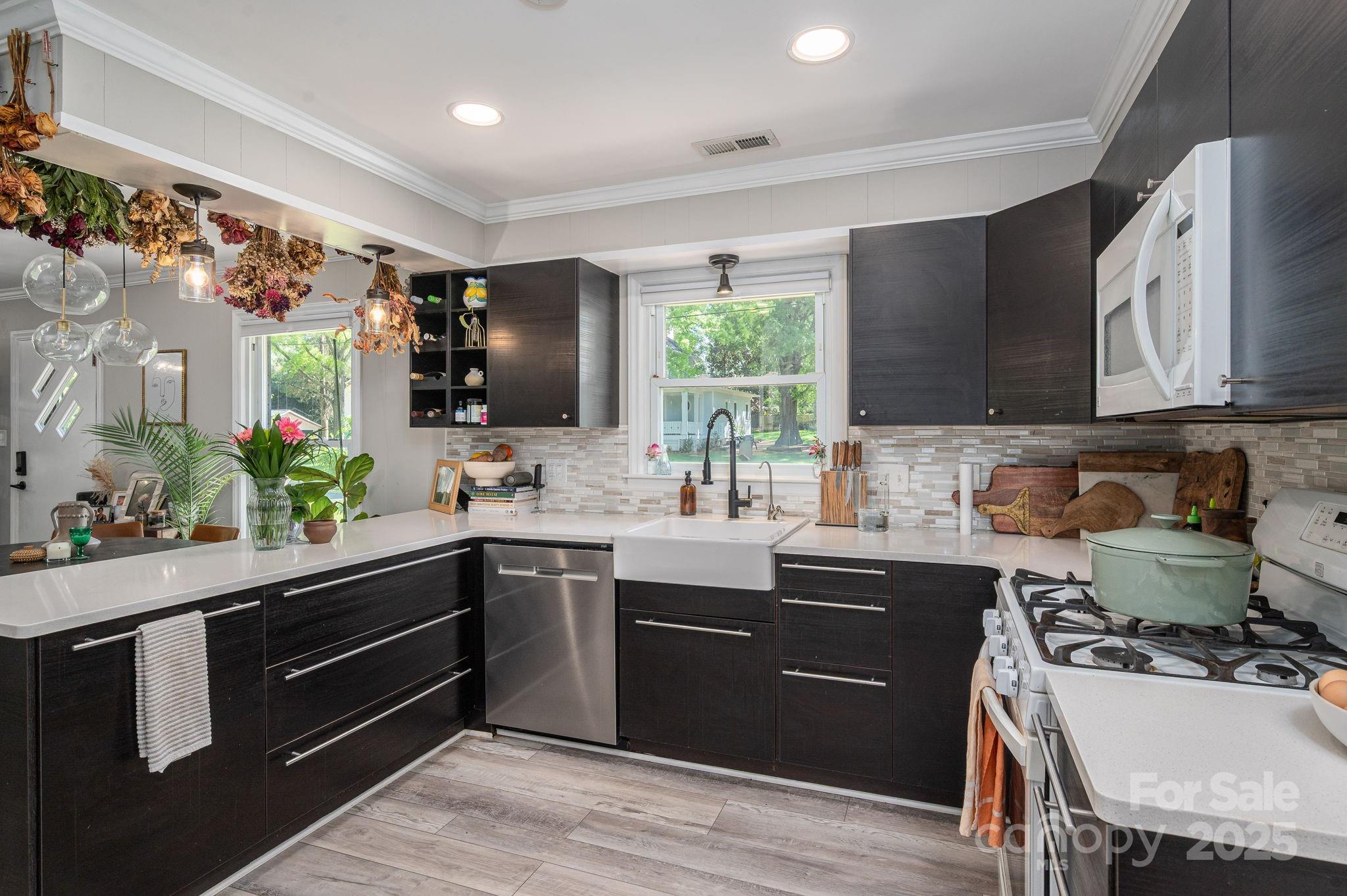 Davidson, North Carolina 28036, United States, 5 Bedrooms Bedrooms, ,3 BathroomsBathrooms,Residential,Active,112423