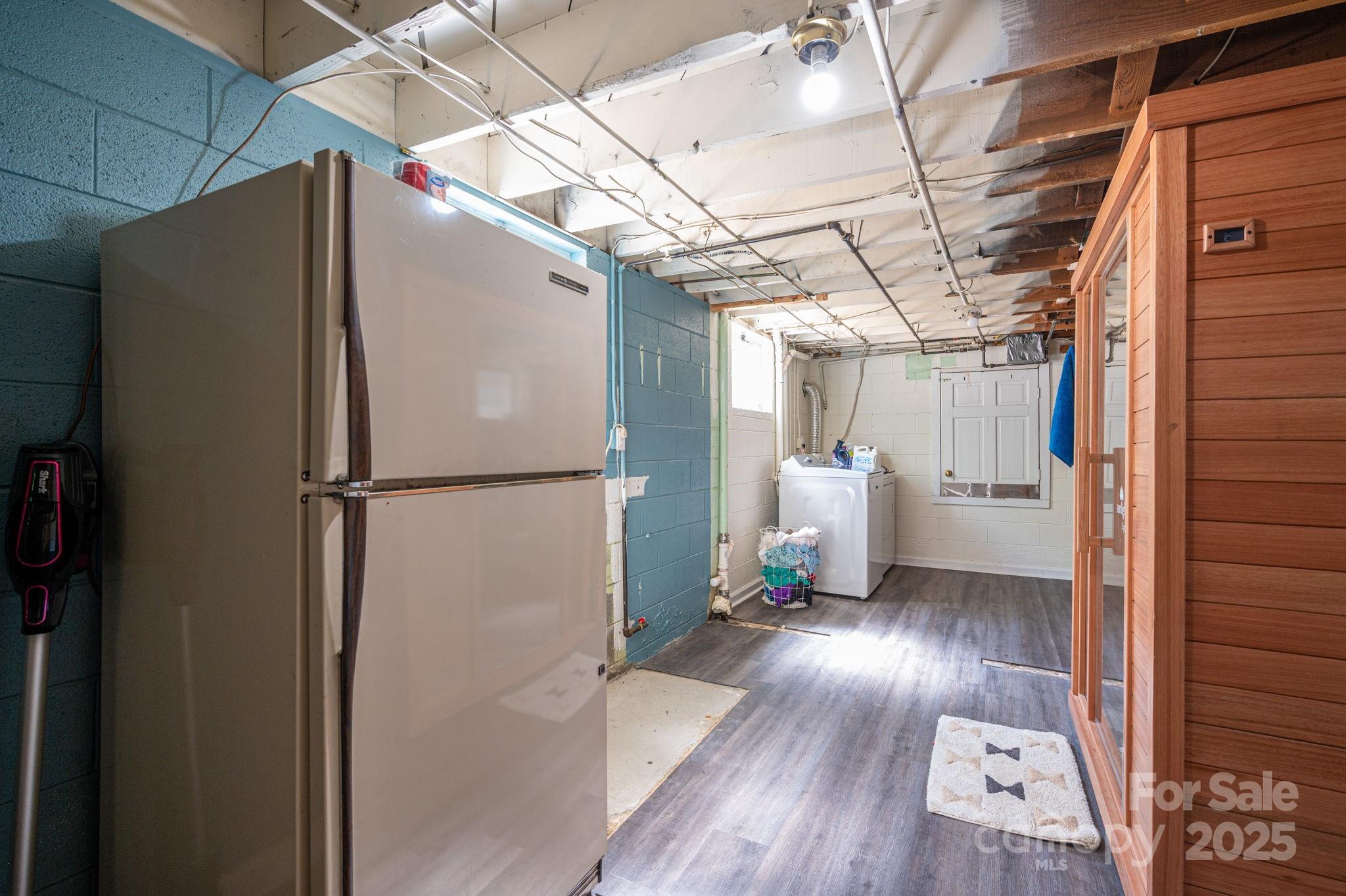 Davidson, North Carolina 28036, United States, 5 Bedrooms Bedrooms, ,3 BathroomsBathrooms,Residential,Active,112423