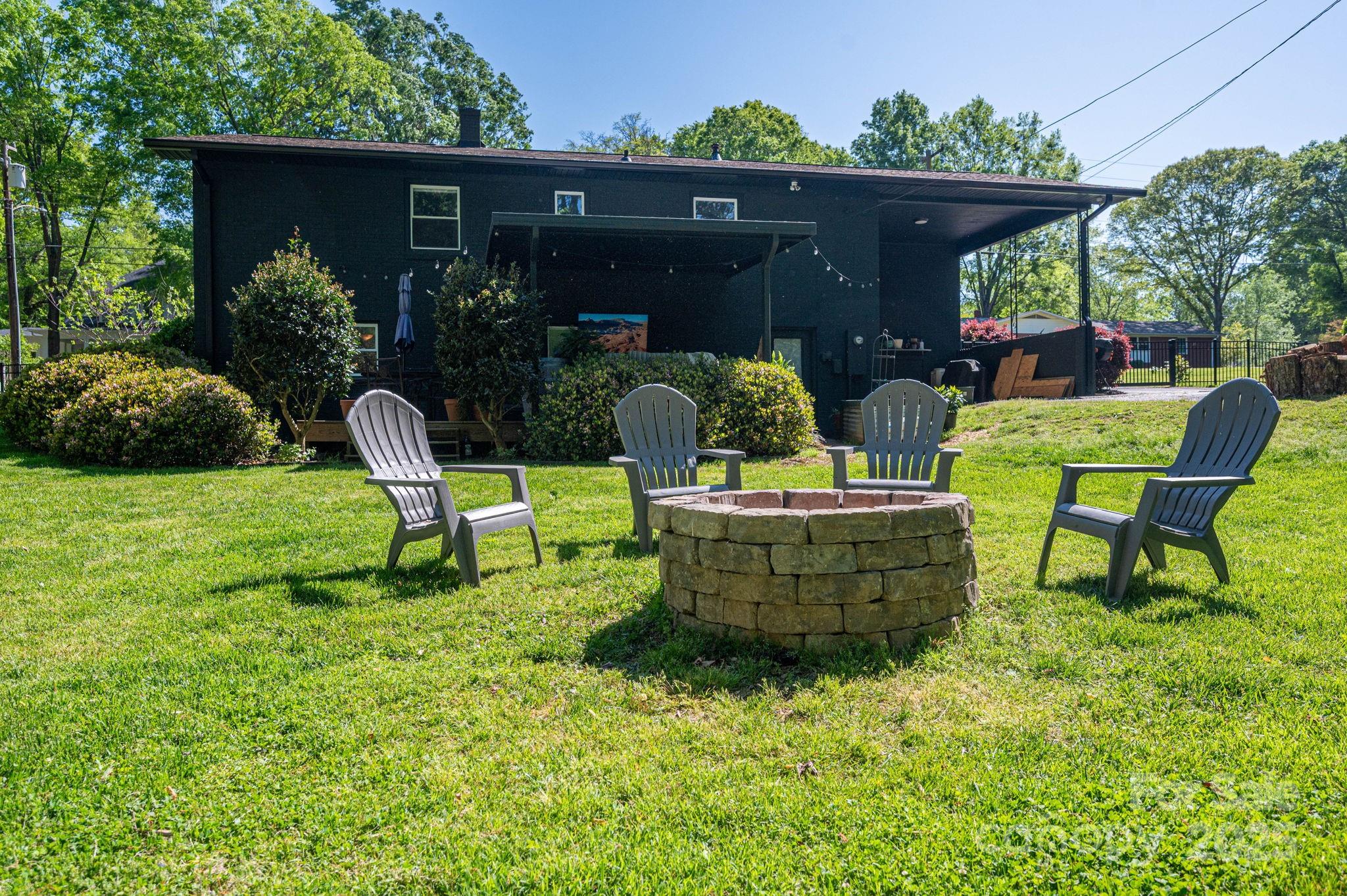 Davidson, North Carolina 28036, United States, 5 Bedrooms Bedrooms, ,3 BathroomsBathrooms,Residential,Active,112423