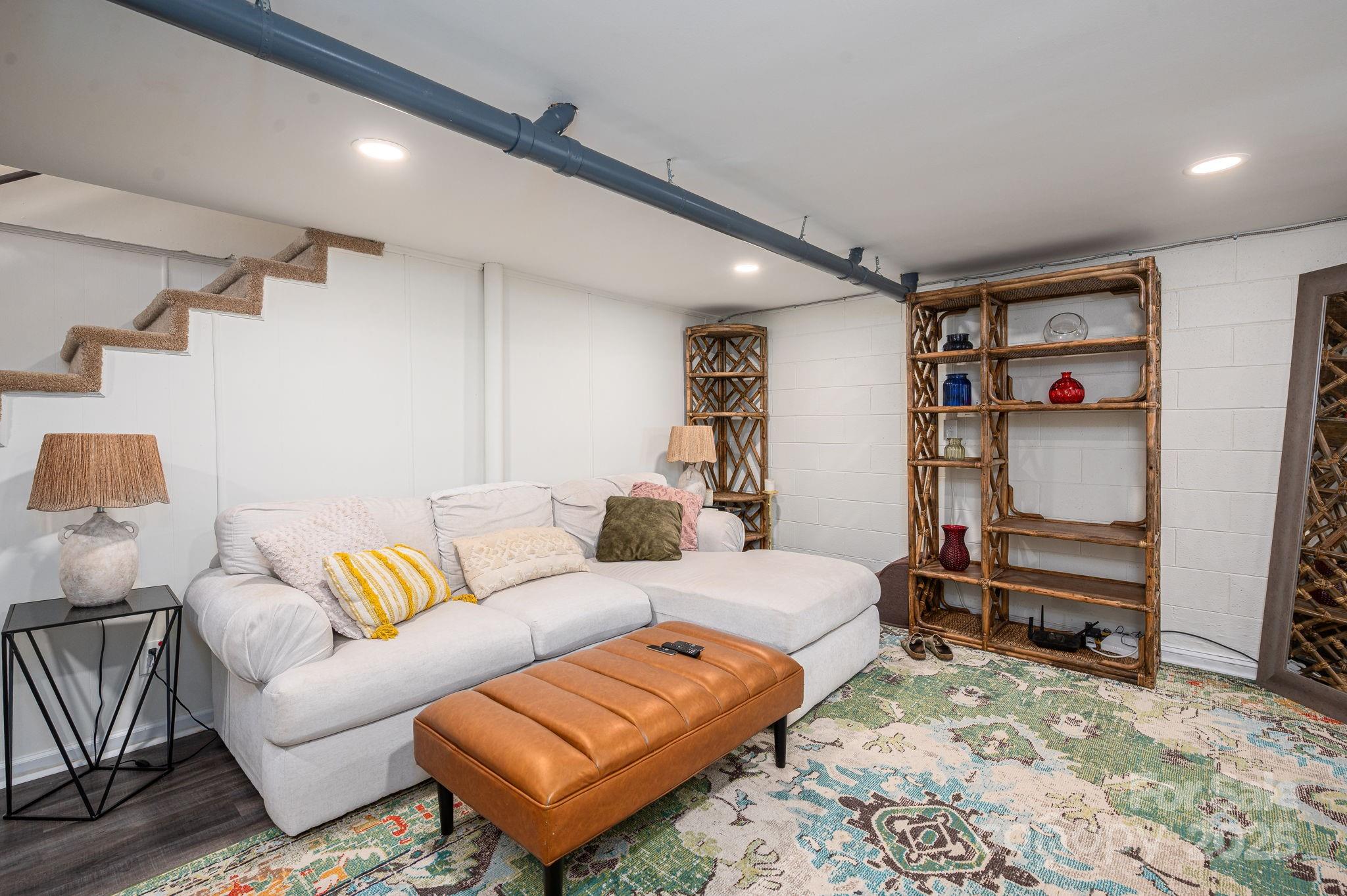 Davidson, North Carolina 28036, United States, 5 Bedrooms Bedrooms, ,3 BathroomsBathrooms,Residential,Active,112423