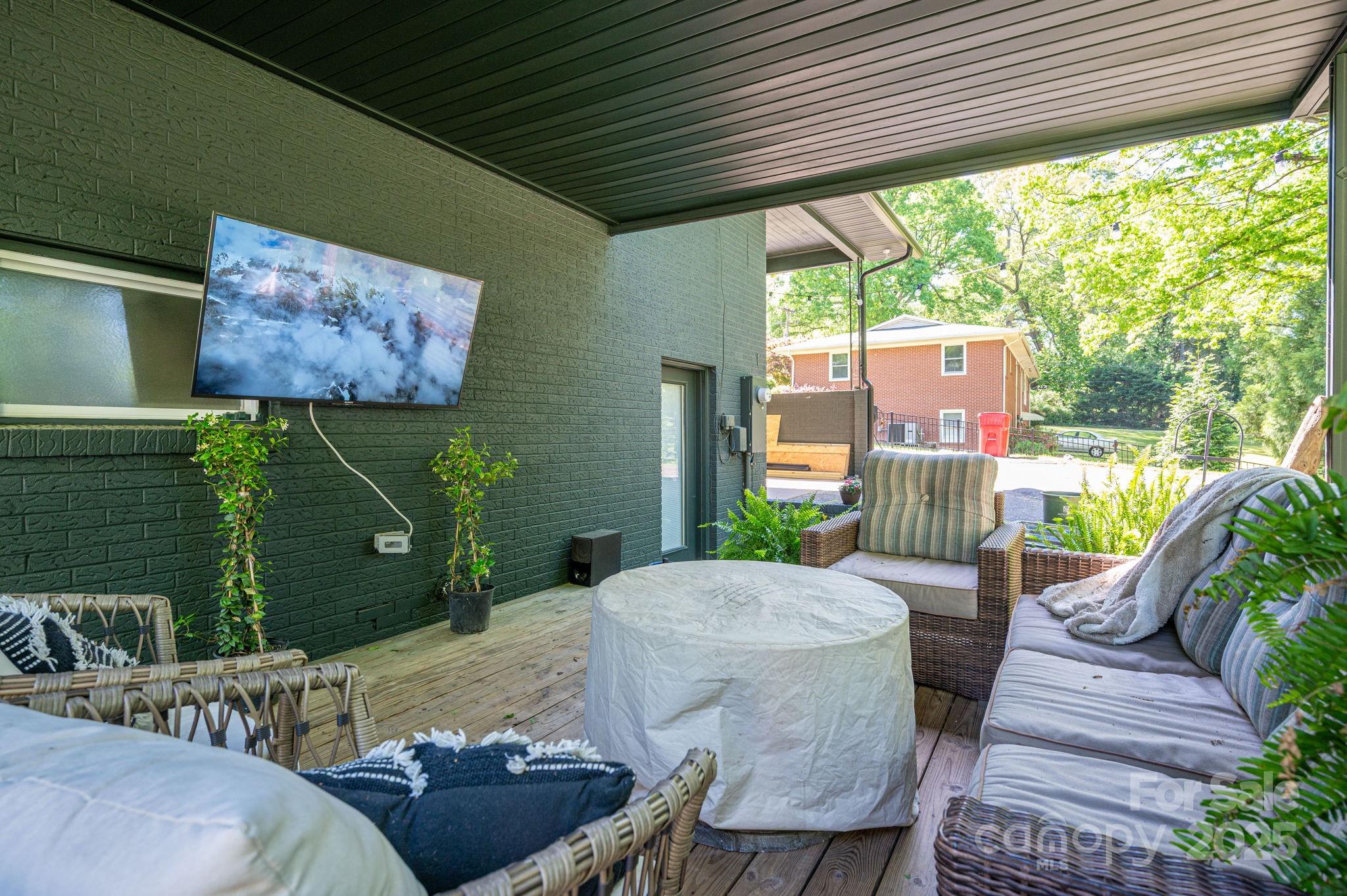 Davidson, North Carolina 28036, United States, 5 Bedrooms Bedrooms, ,3 BathroomsBathrooms,Residential,Active,112423