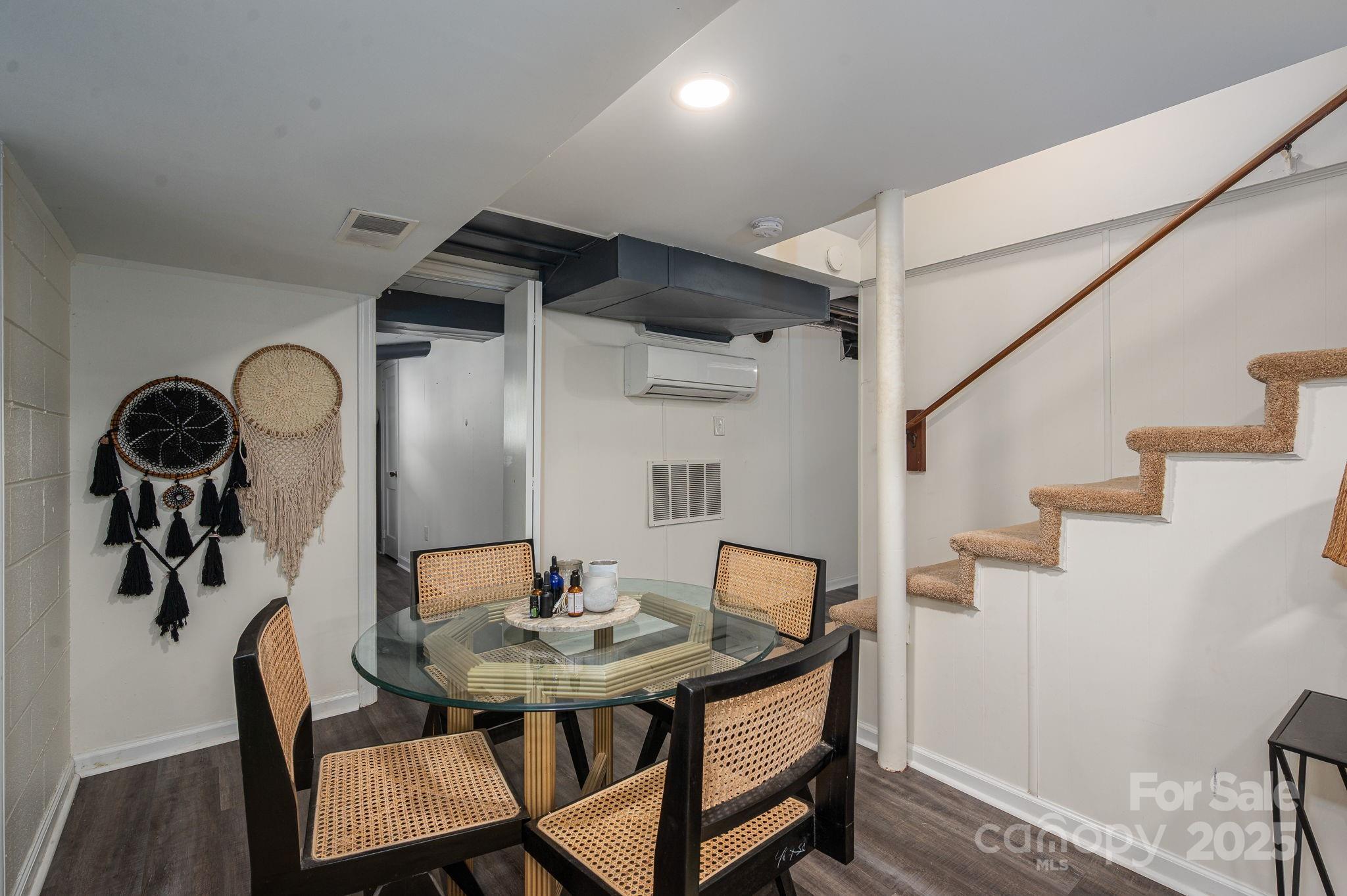 Davidson, North Carolina 28036, United States, 5 Bedrooms Bedrooms, ,3 BathroomsBathrooms,Residential,Active,112423