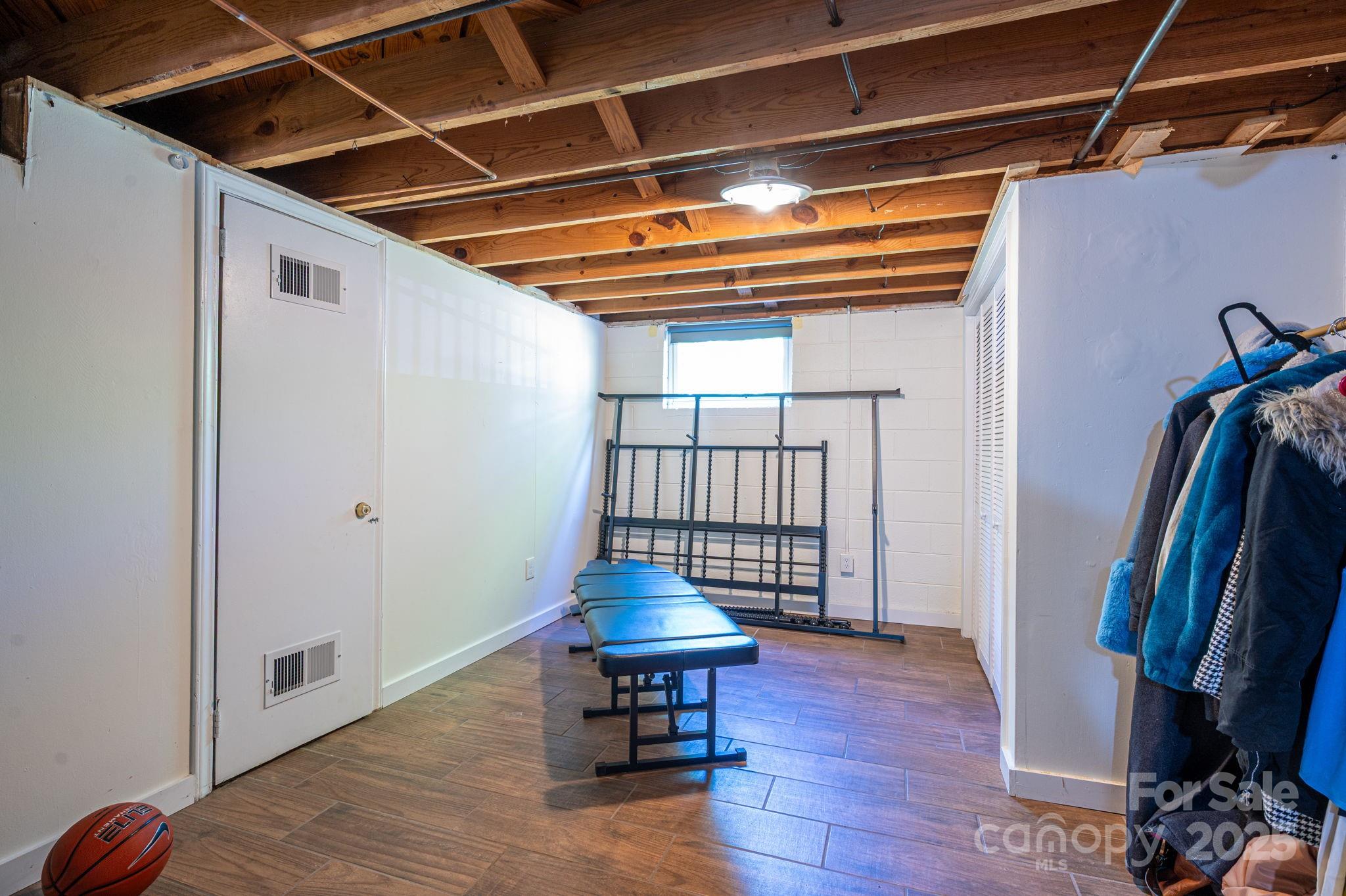 Davidson, North Carolina 28036, United States, 5 Bedrooms Bedrooms, ,3 BathroomsBathrooms,Residential,Active,112423